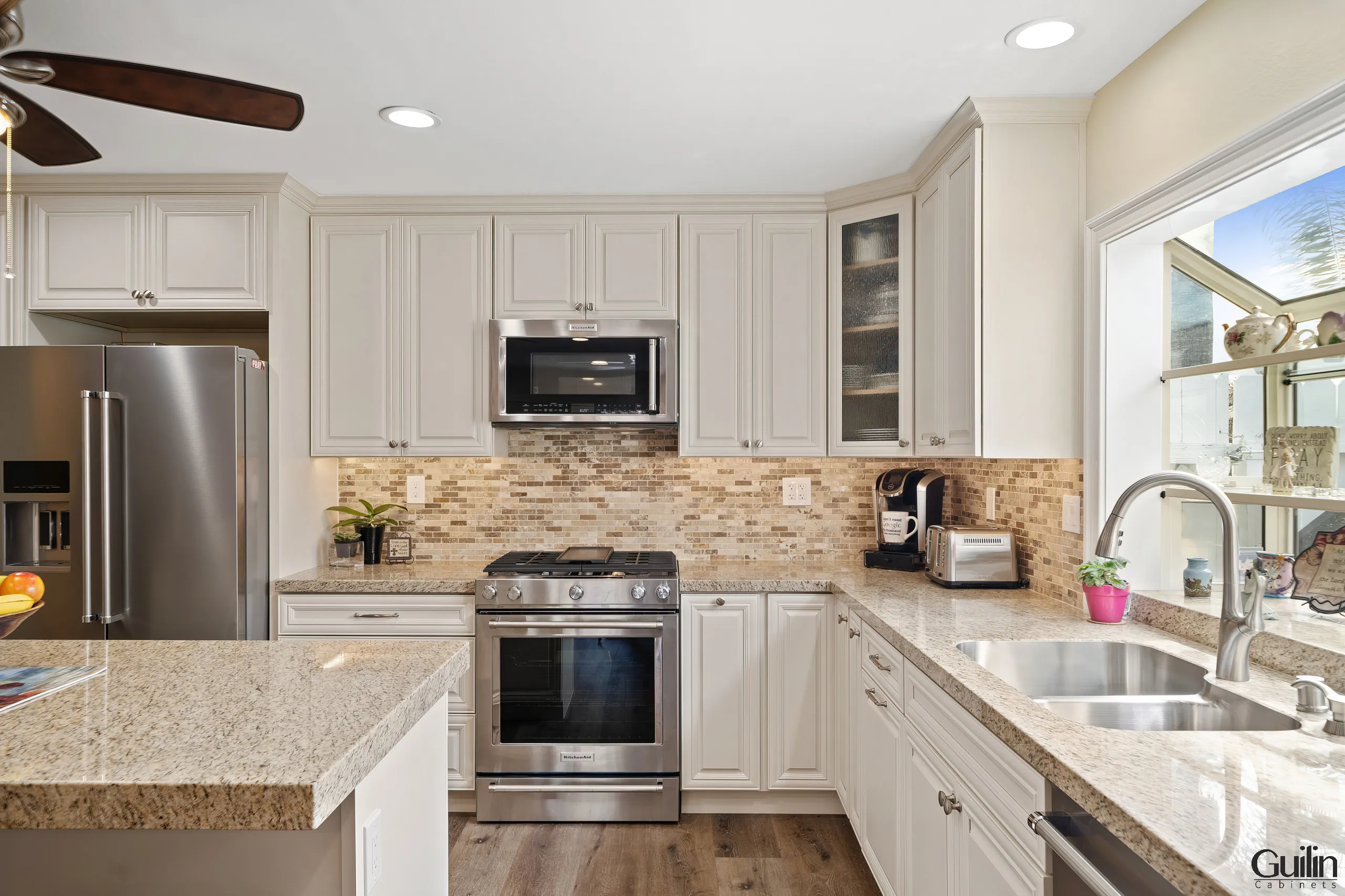 9 Stylish L-Shaped Kitchen Designs with White Shaker Cabinets and Subway Tile Backsplash